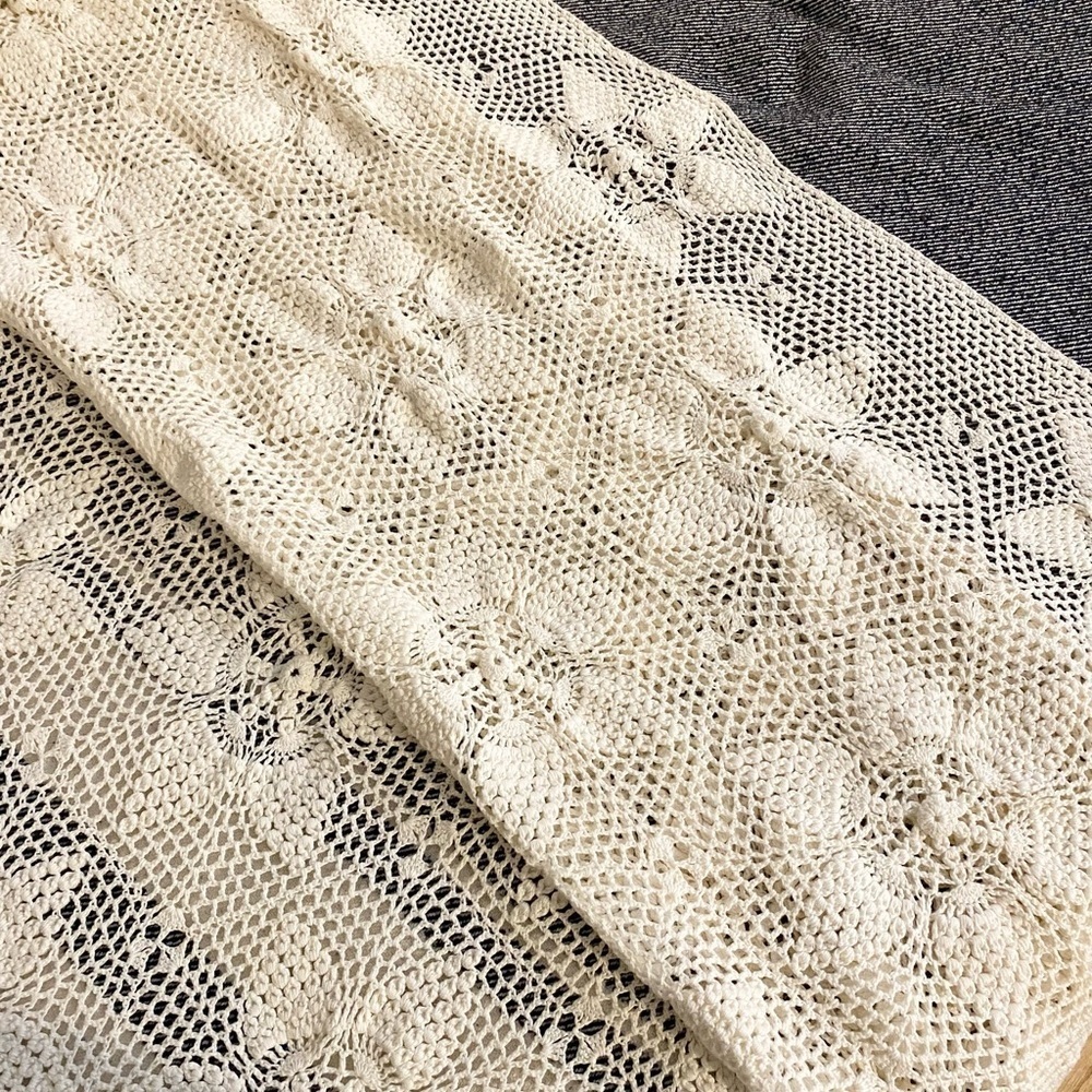 Elegant Cream Crochet Twin Bedspread - Picture 4 of 11